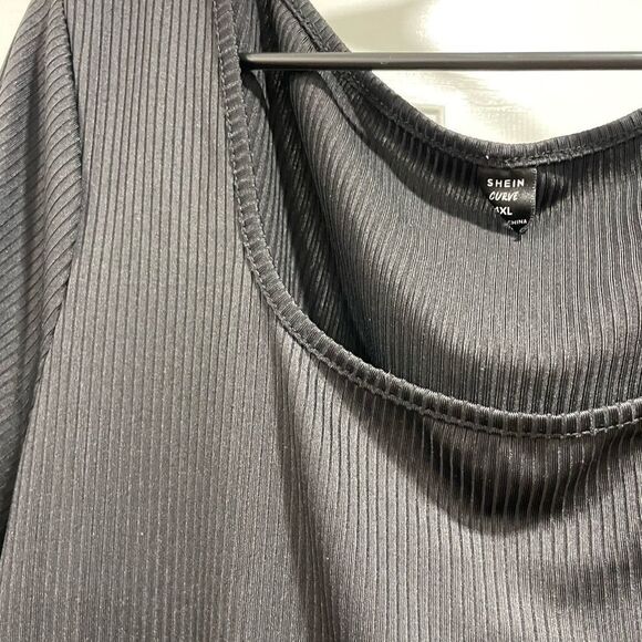 Black shortsleeve top SHEIN curve size 4xl - Picture 3 of 5